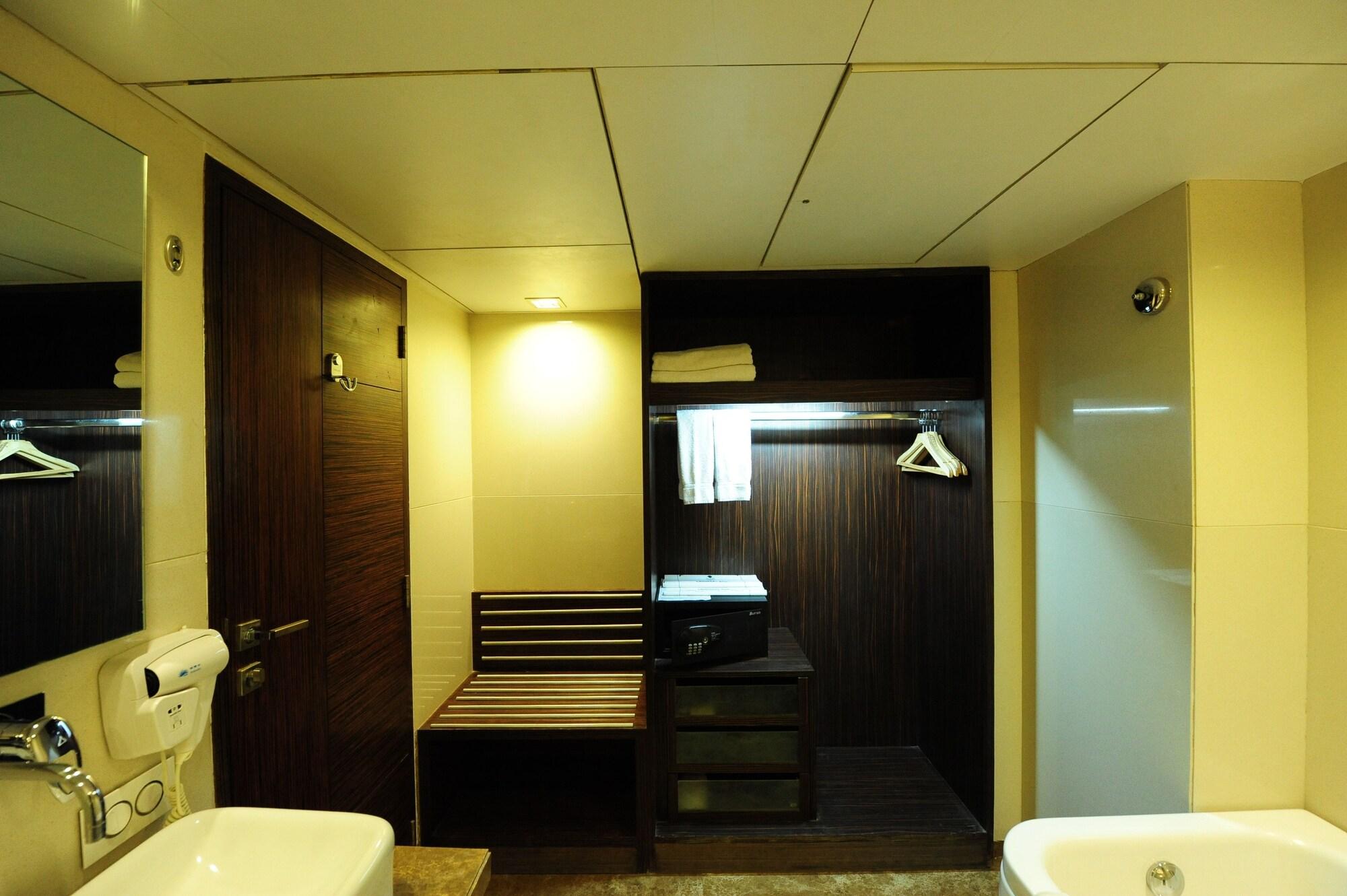 Hotel Suba Star Ahmedabad Luaran gambar