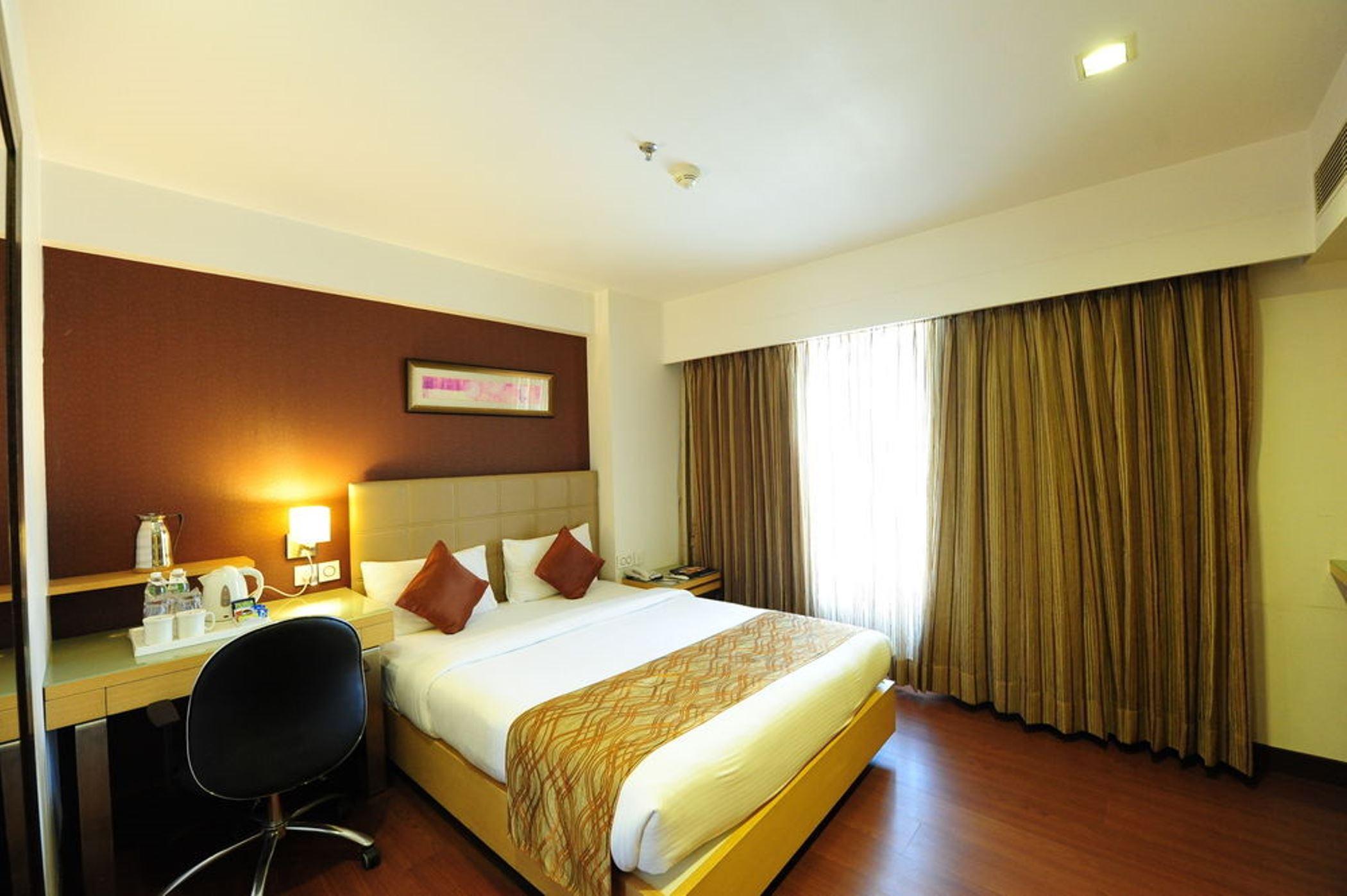 Hotel Suba Star Ahmedabad Luaran gambar