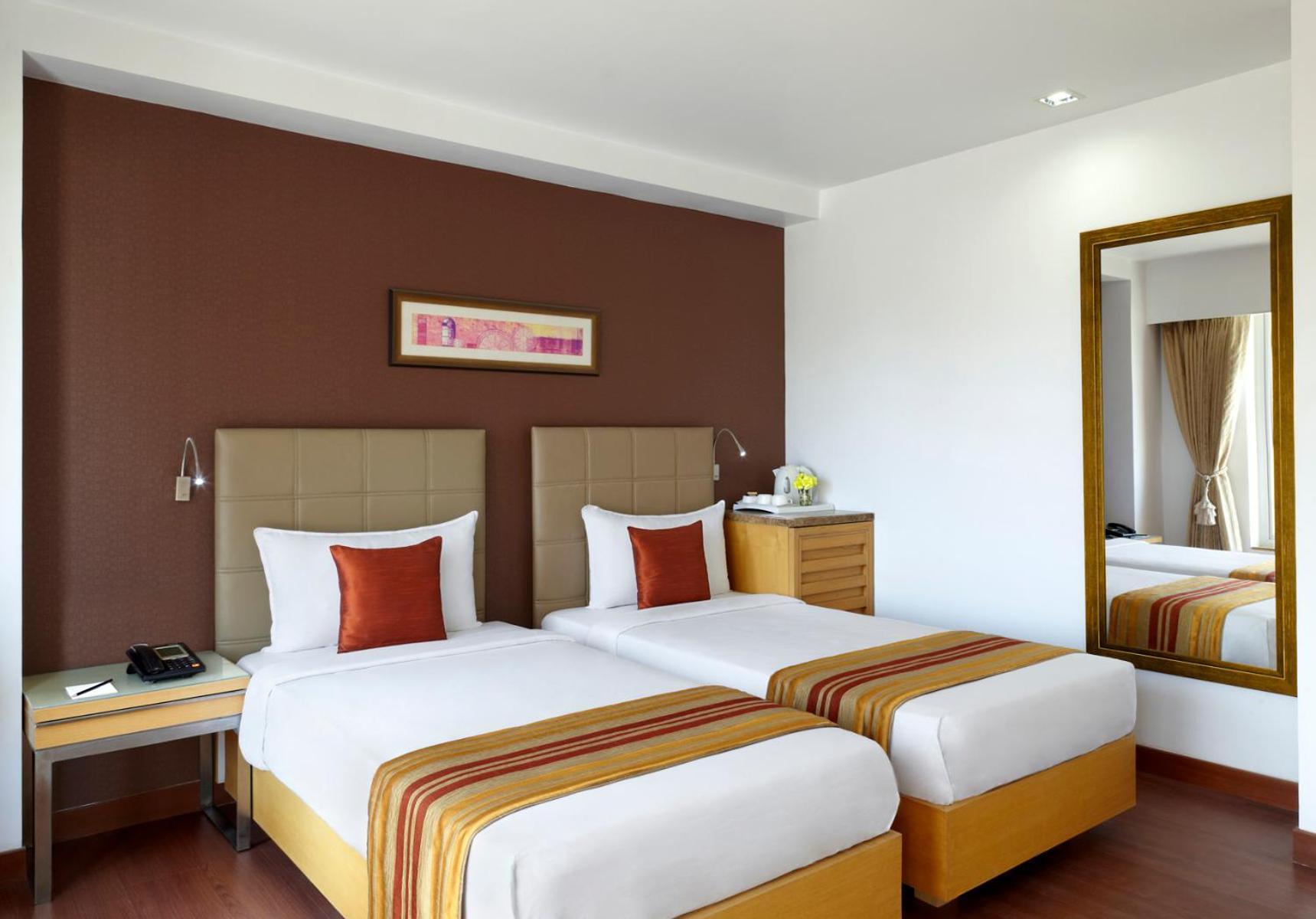 Hotel Suba Star Ahmedabad Luaran gambar
