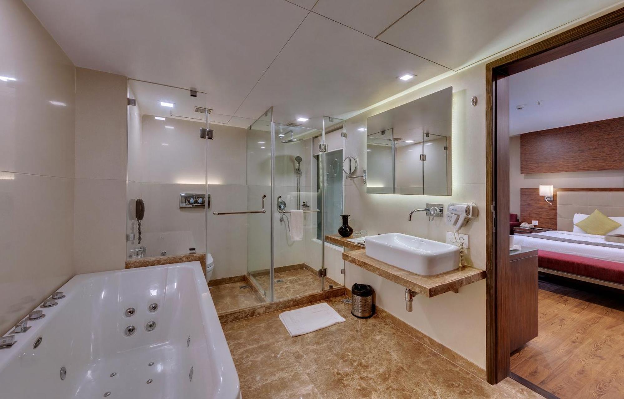 Hotel Suba Star Ahmedabad Luaran gambar