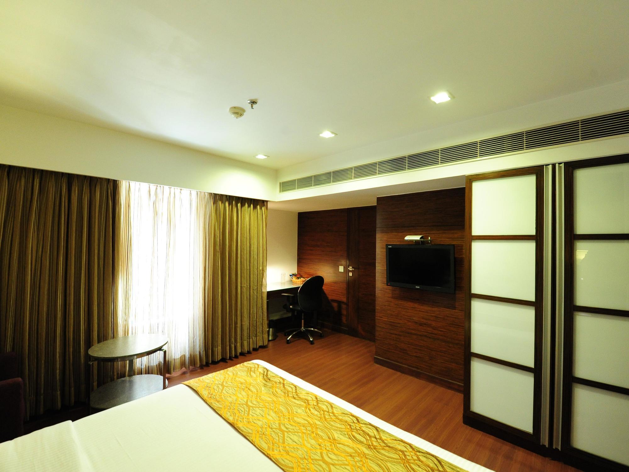 Hotel Suba Star Ahmedabad Luaran gambar