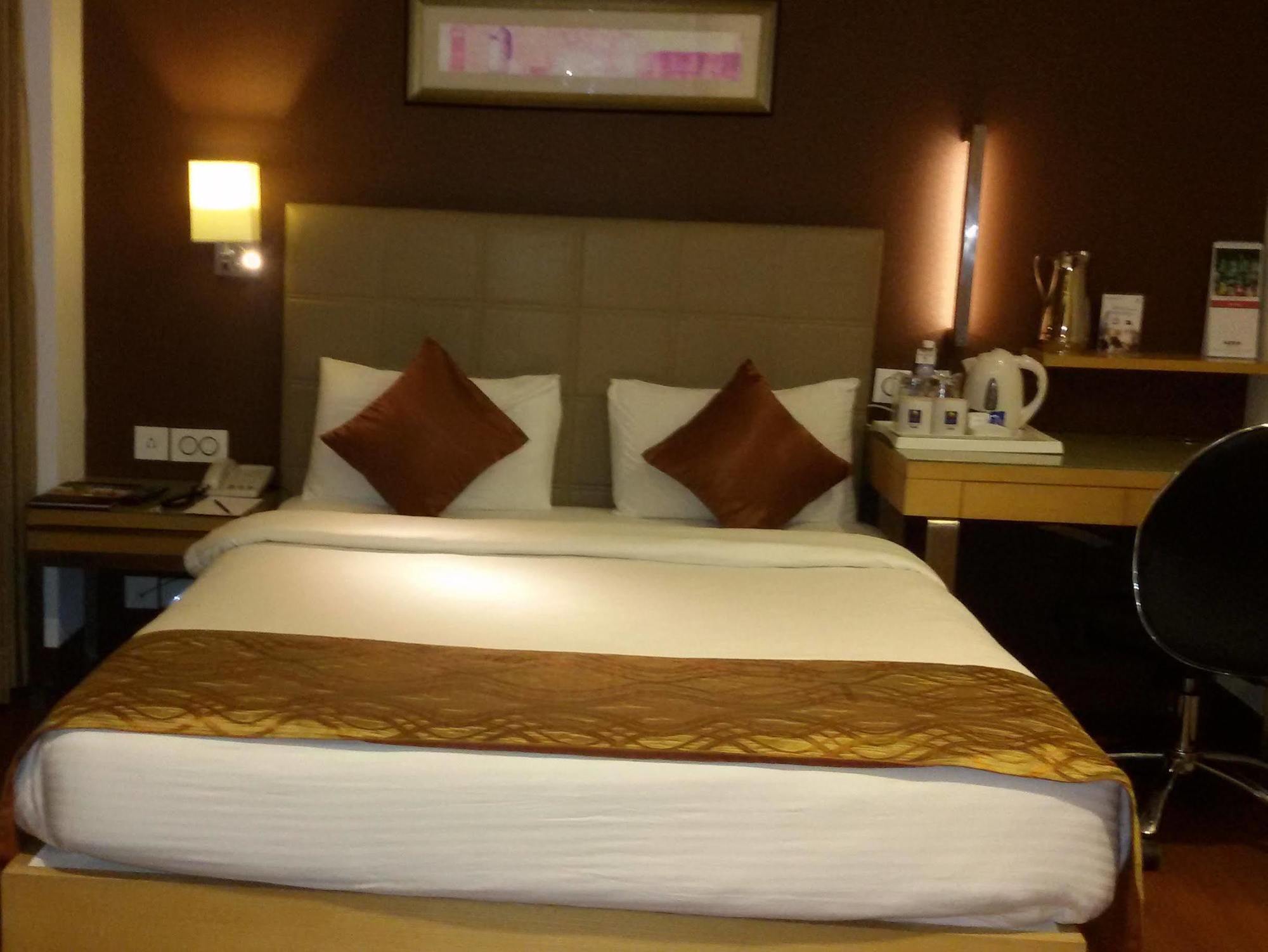 Hotel Suba Star Ahmedabad Luaran gambar