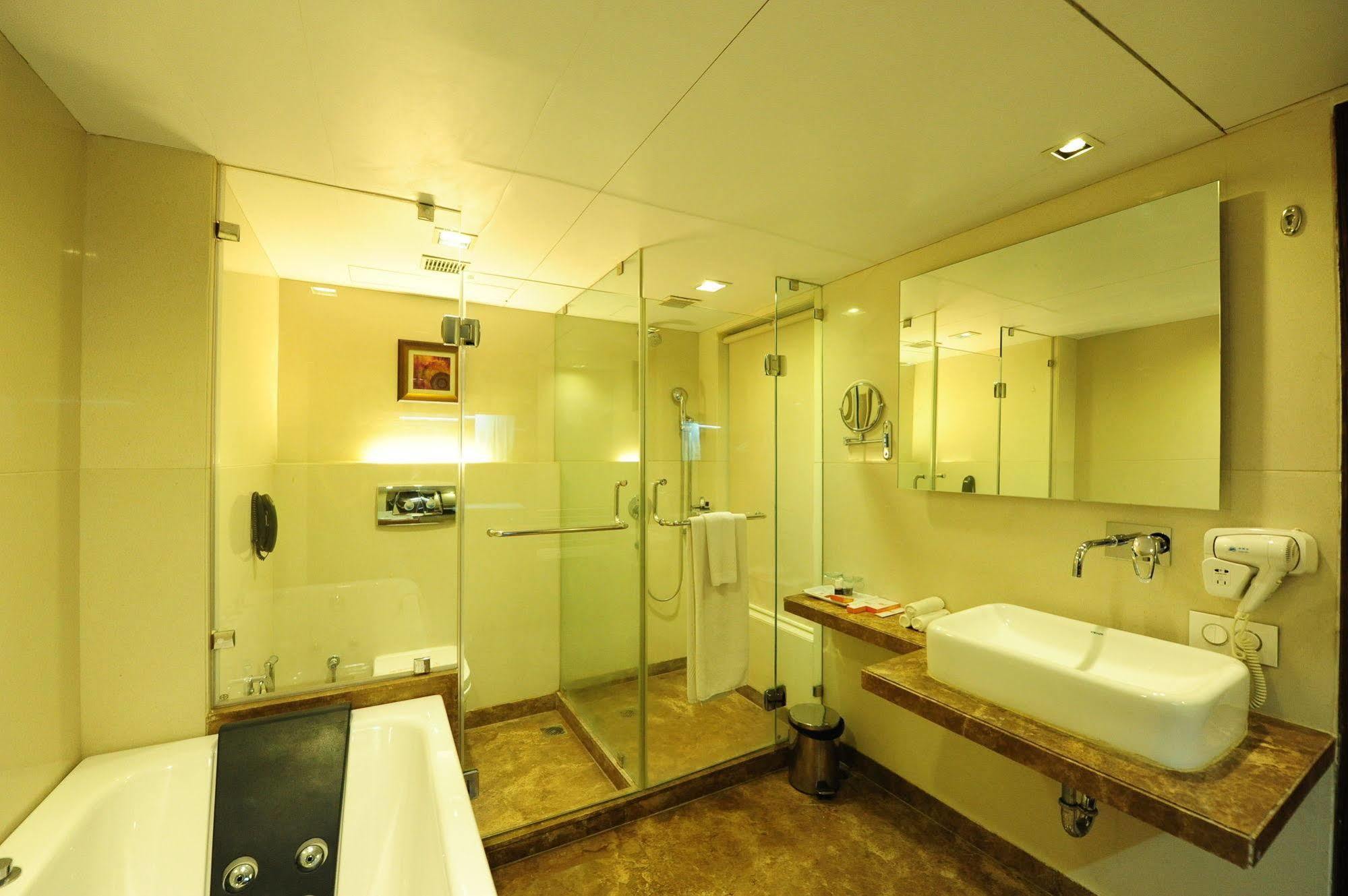 Hotel Suba Star Ahmedabad Luaran gambar