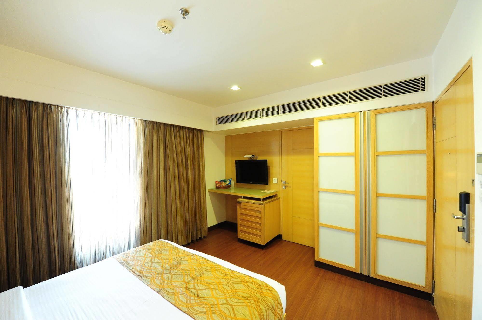 Hotel Suba Star Ahmedabad Luaran gambar