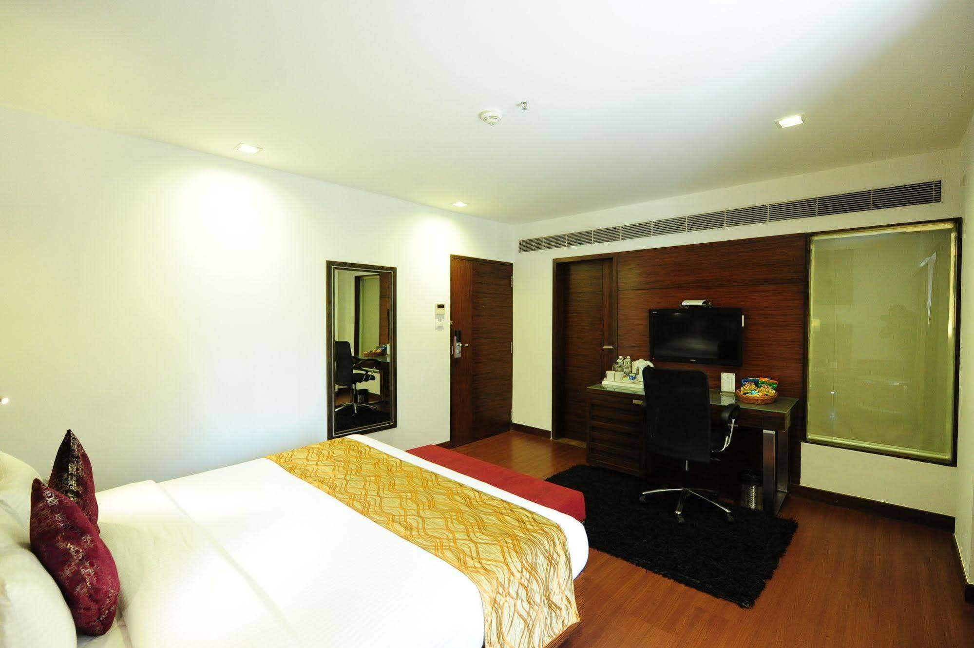 Hotel Suba Star Ahmedabad Luaran gambar
