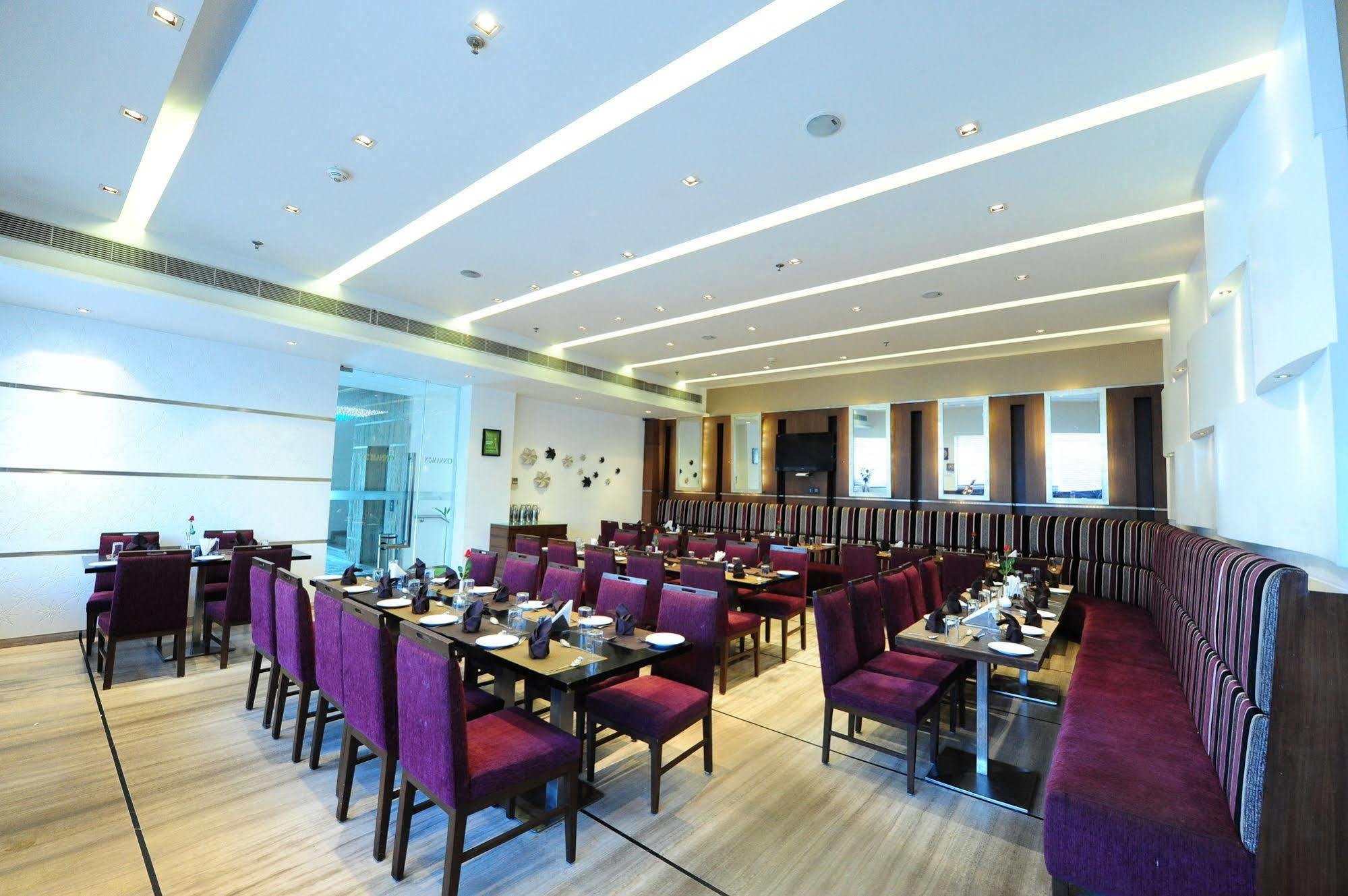 Hotel Suba Star Ahmedabad Luaran gambar