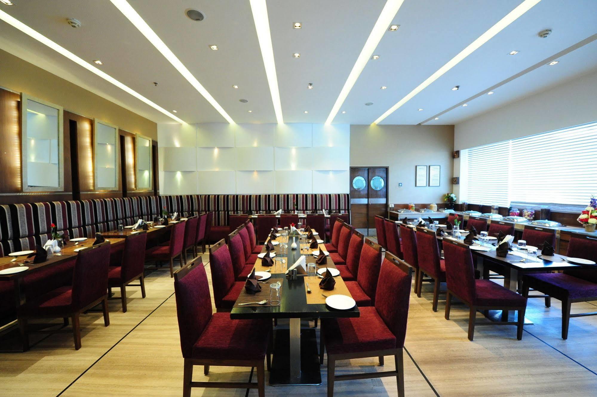 Hotel Suba Star Ahmedabad Luaran gambar